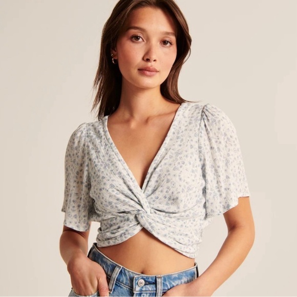 Knot-front flutter sleeve top by Abercrombie - Picture 3 of 3